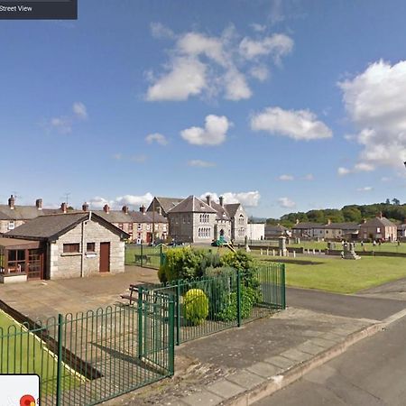 College Square, Terrace House Apartment Bessbrook ภายนอก รูปภาพ