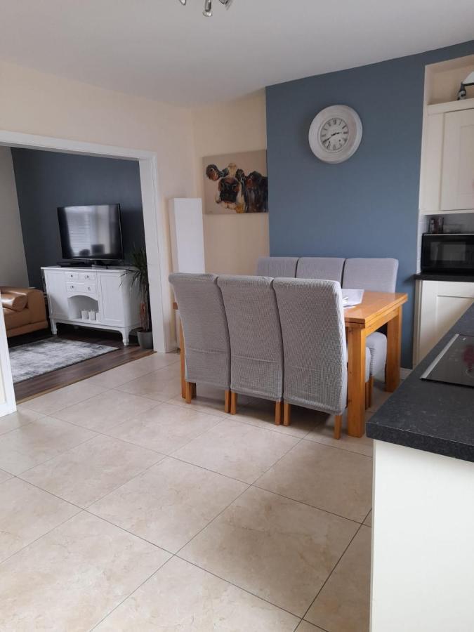 College Square, Terrace House Apartment Bessbrook ภายนอก รูปภาพ