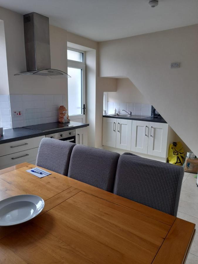 College Square, Terrace House Apartment Bessbrook ภายนอก รูปภาพ